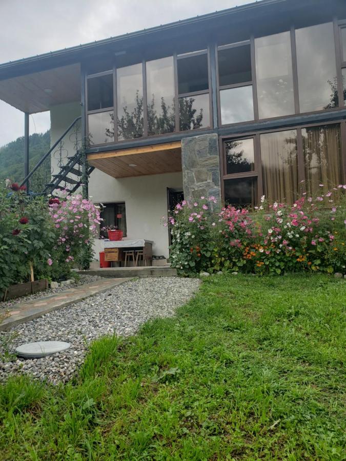 Guest House Nanu Mestia Exterior photo